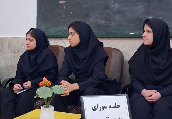جلسه شورای دانش آموزی فاطمیه؛ از پیشنهاد تا اجرا