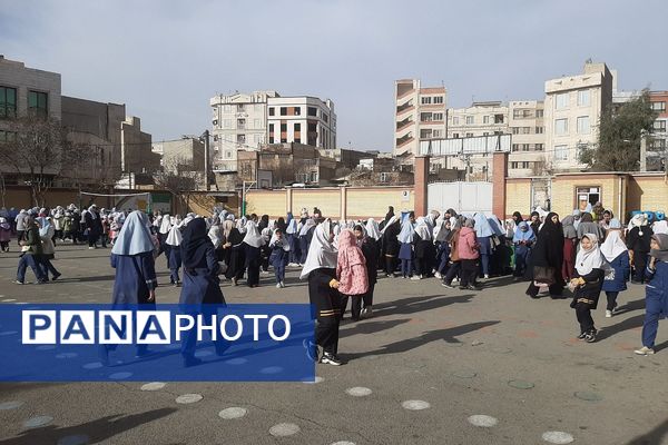 حضور پرشور دانش آموزان ناحیه دو شهرری در برنامه‌های متنوع دهه فجر و جشن انقلاب
