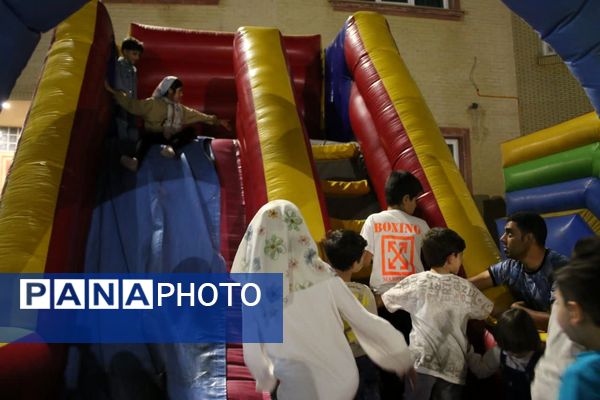 محفلی با حضور کودکان و خانواده‌ها در دانشگاه قم