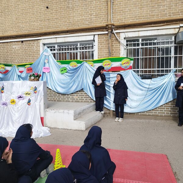  جشن نیمه شعبان و دهه فجر در دبیرستان مستوفی ۲ 