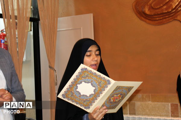 تجلیل از خبرنگاران پانادر کافه دخترانه کانون امام خمینی (ره)