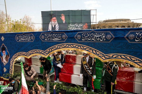 تشییع پیکر شهیدان لاریجانی، سلیمانی و شهدای ناوشکن دنا - 2
