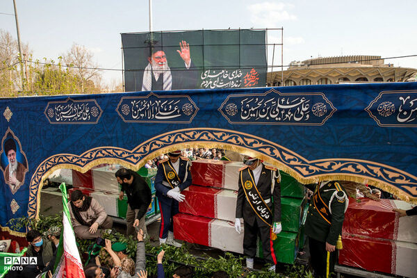 تشییع پیکر شهیدان لاریجانی، سلیمانی و شهدای ناوشکن دنا - 2