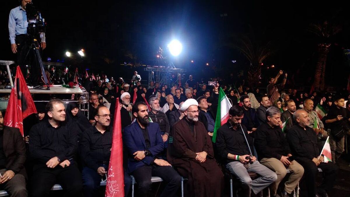 نوای قرآن در میدان ولیعصر(عج) طنین‌انداز شد
