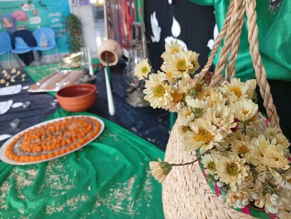 عطر چای به مناسبت شهادت حضرت زهرا (ع) در دبیرستان عطیه 