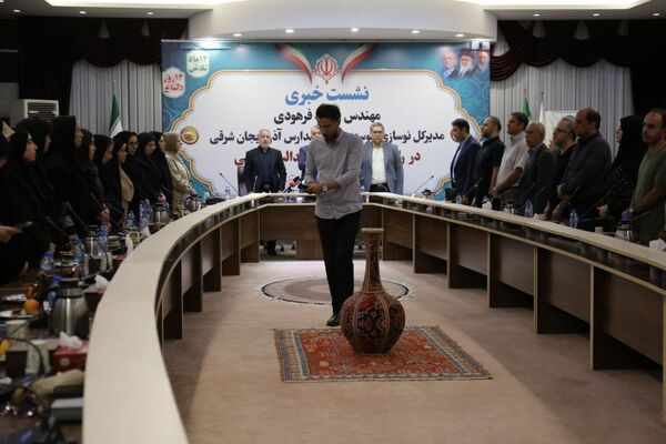 نشست خبری مدیرکل نوسازی، توسعه و تجهیز مدارس آذربایجان شرقی