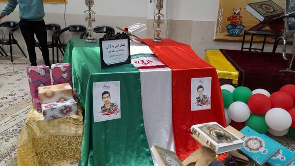 محفل انس با قرآن با حضور دانش آموزان دبستان دخترانه ناهید نخودی