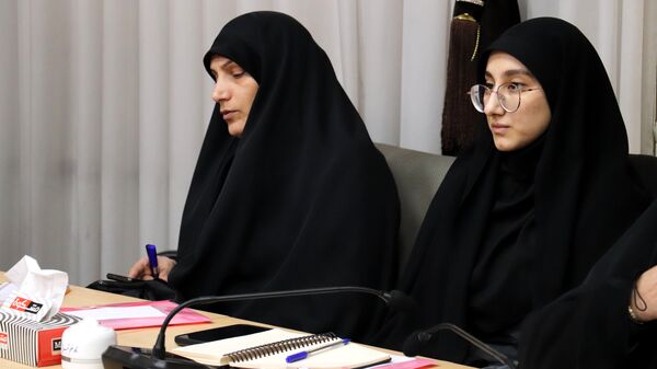 رویداد الگوسازی از زنان موفق و فعال در گفتمان الگوی سوم زن مسلمان