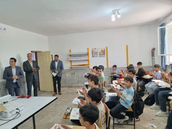 تقدیر از معلمان دبیرستان نمونه دولتی پژوهش آشخانه