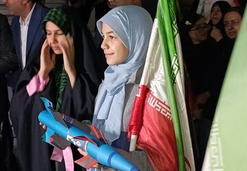 دانش‌آموزان جامانده از کلاس درس شهادت