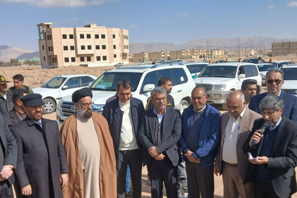 کلنگ زنی و آیین آغاز عملیات اجرایی ساخت مدرسه مسکن ملی آباده با حضور استاندار