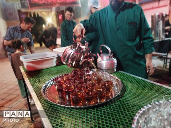 قاب پانا میزبان چای خوش عطر چایخانه حضرت زهرا (س)
