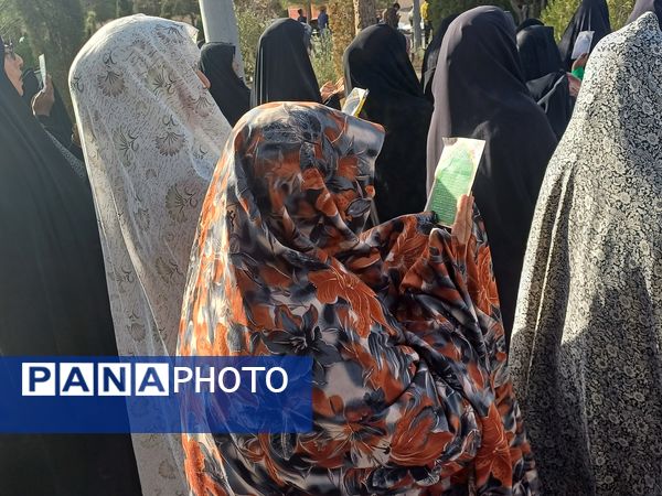 نماز عید فطر در گلزار شهدا شهرستان کوهپایه