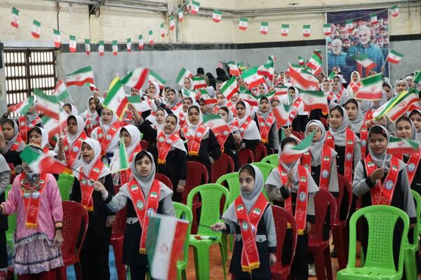  همایش «یاوران انقلاب، پیشتازان مقاومت» در دلیجان همزمان با آغاز دهه فجر