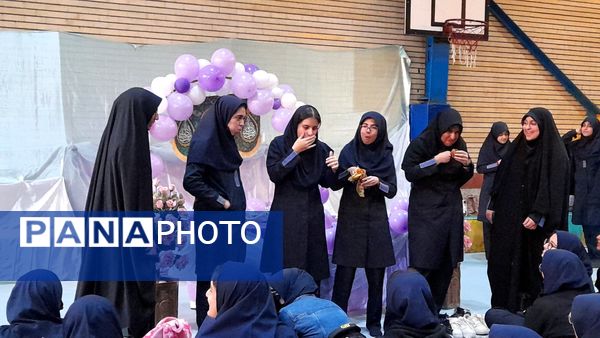 جشن ولادت حضرت زهرا(س) و روز مادر در مدرسه شاهد «عصمت» ناحیه ۳ کرج 
