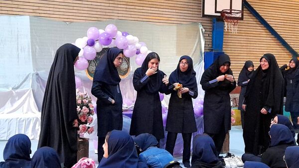 جشن ولادت حضرت زهرا(س) و روز مادر در مدرسه شاهد «عصمت» ناحیه ۳ کرج 