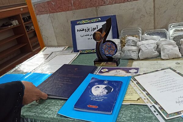 هفته پژوهش در دبیرستان شاهد ندای فاطمه (س) ناحیه 2 شهرری 