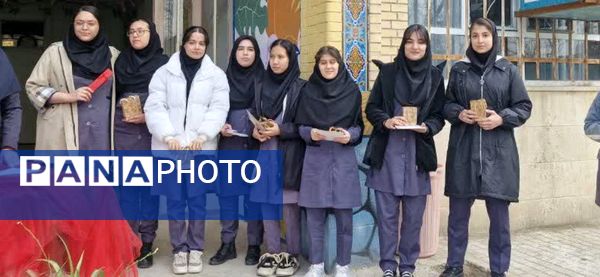 تجلیل از دانش آموزان برتر دبیرستان تاجیک بهارستان‌۲