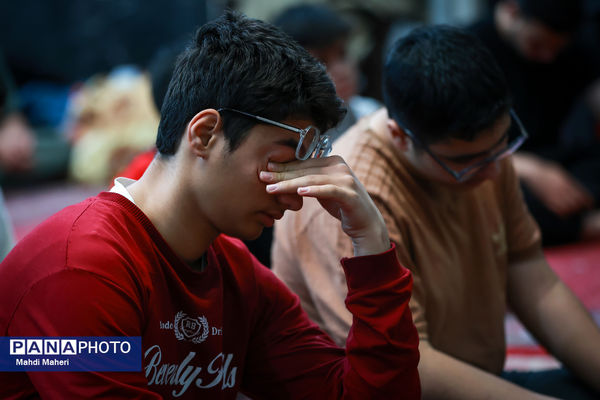 اعتکاف دانش‌آموزی در مسجد امام عصر (عج)