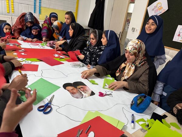 رویداد مادر دختری با محوریت پرچم ایران در مدرسه المهدی ناحیه 2 کرج 