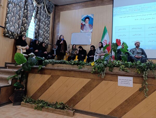 جلوه‌هایی از انتخابات انجمن اولیا دبستان معلم ۲ در آشخانه 
