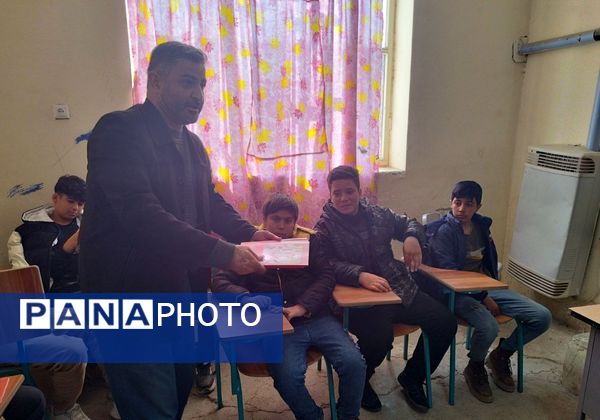 کارگاه آسیب‌شناسی موارد خاص در دبیرستان شهید مصطفی خمینی شیروان