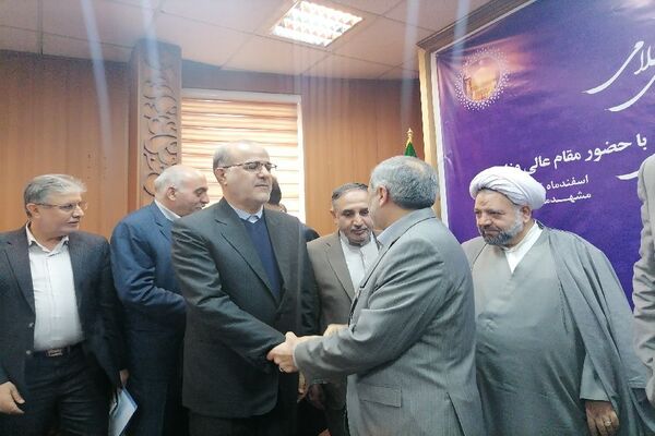 نشست مشترک اعضای کمیسیون آموزش و تحقیقات مجلس، مدیران آموزش و پررش استان خراسان رضوی و وزیر آموزش وپرورش در مشهد