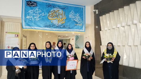 قدردانی  دختران پیشتاز دبیرستان شاهد تکتم از فرشتگان سفیدپوش بیمارستان ۱۷شهریور مشهد