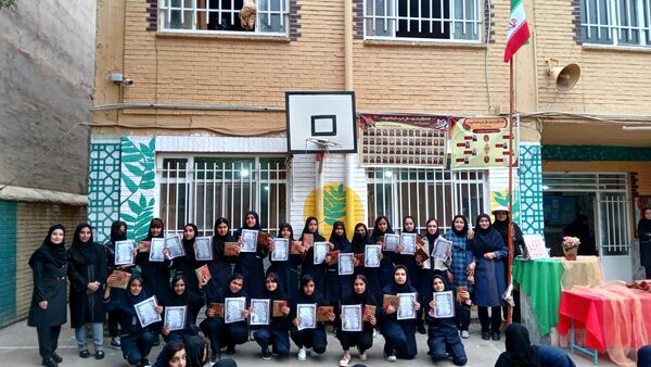 مراسم تجلیل از برترین های علمی ، آموزشی و پرورشی دبیرستان دانشور یک