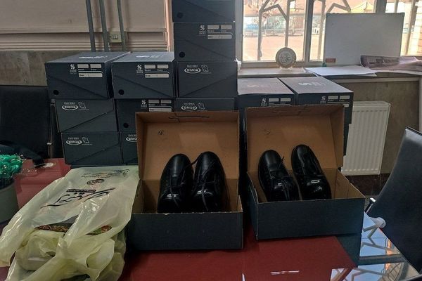 پخش ارزاق در هنرستان کوثر شهر قیامدشت ری یک