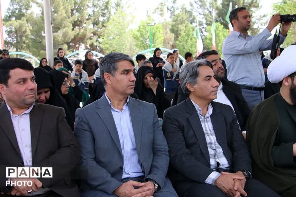 گرامی داشت مقام معلم و آئین گلباران مزار شهدای گمنام