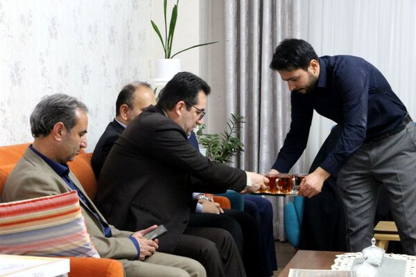دیدار معاون پرورشی و فرهنگی وزیر آموزش و پرورش با خانواده معلم شهید «عبدالله برزگر»
