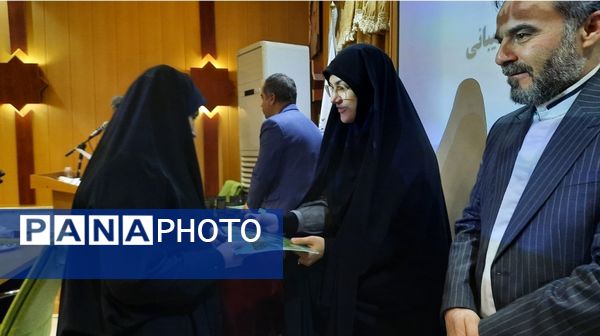 تجلیل از برگزیدگان پژوهشگر خراسانی در مشهد