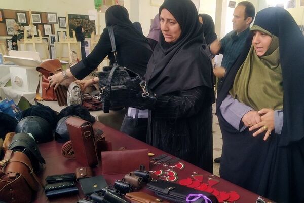 برگزاری جشنواره هفته مشاغل در هنرستان کوثر قیامدشت ری یک