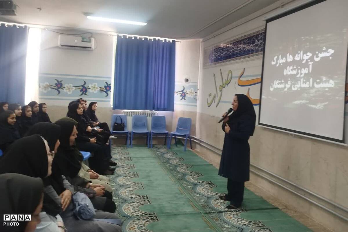 جشن جوانه‌ها در دبیرستان هیئت‌امنایی فرشتگان شیراز