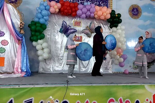 مراسم روز مادر و تحلیف پیشتازان در دبستان شهید سرافراز