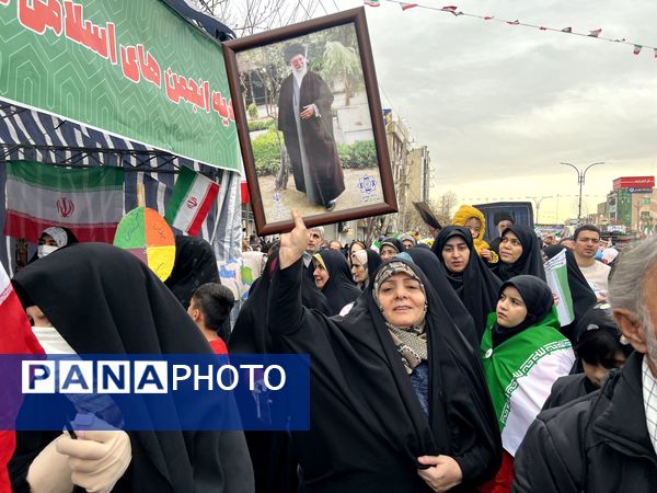 حضور پرشور مردم در راهپیمایی ۲۲ بهمن هشتگرد