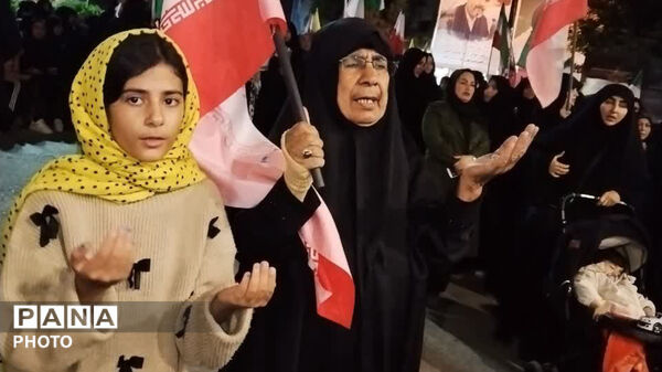 قلب‌های مردم به عشق وطن در  کوهدشت برای ایران، در هفتاد و هشتمین قرار شبانه
