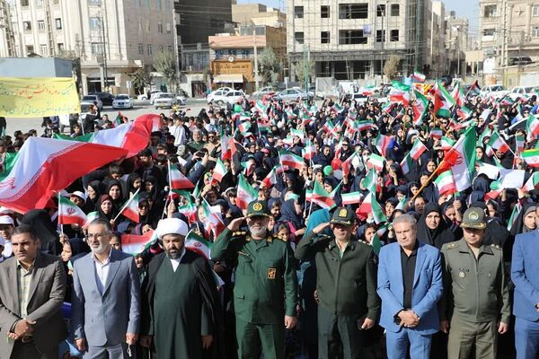 حضور پرشور دانش‌آموزان در راهپیمایی ۱۳آبان منطقه کهریزک 