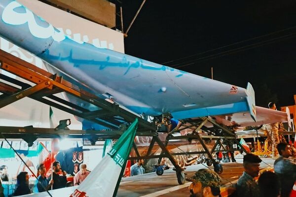 نمایش واقعی پهپادهای کرار و شاهد ۱۳۶ در اجتماع بزرگ مردمی شهرستان شیروان
