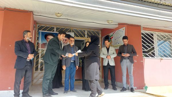 نواخته شدن زنگ سپاس معلم در دبیرستان زینبیه بلده