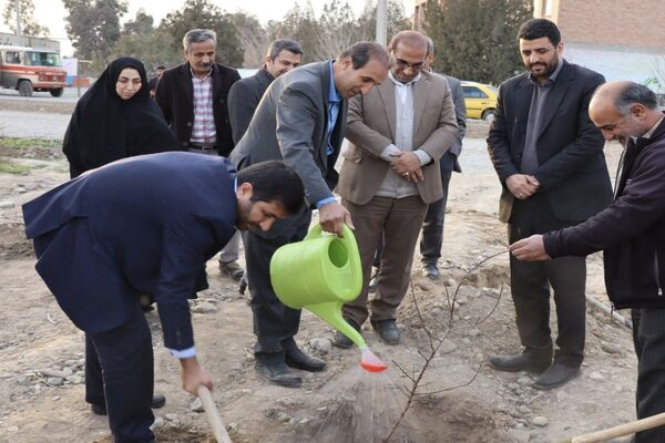آیین روز درختکاری در هنرستان کشاورزی شهید باهنر پاکدشت 