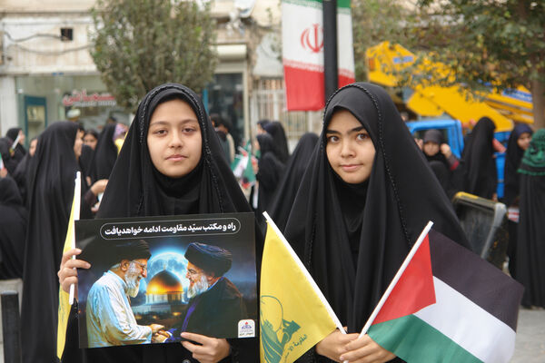 جلوه‌های حضور دانش‌آموزان در راهپیمایی 13 آبان