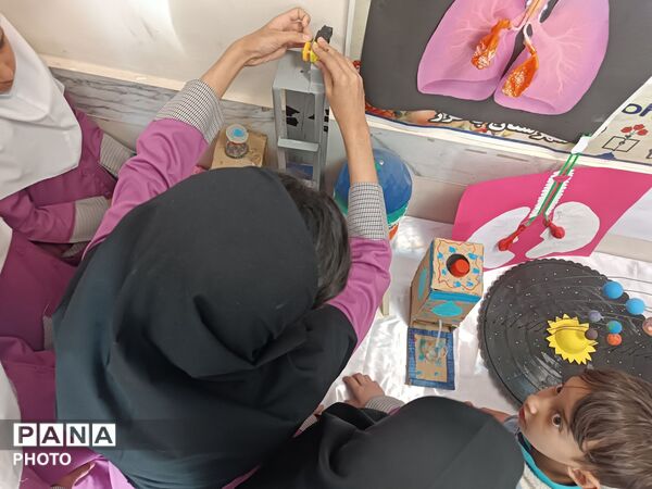 نمایشگاه خلاقیت کودکان مدرسه‌ شهید خدادادی