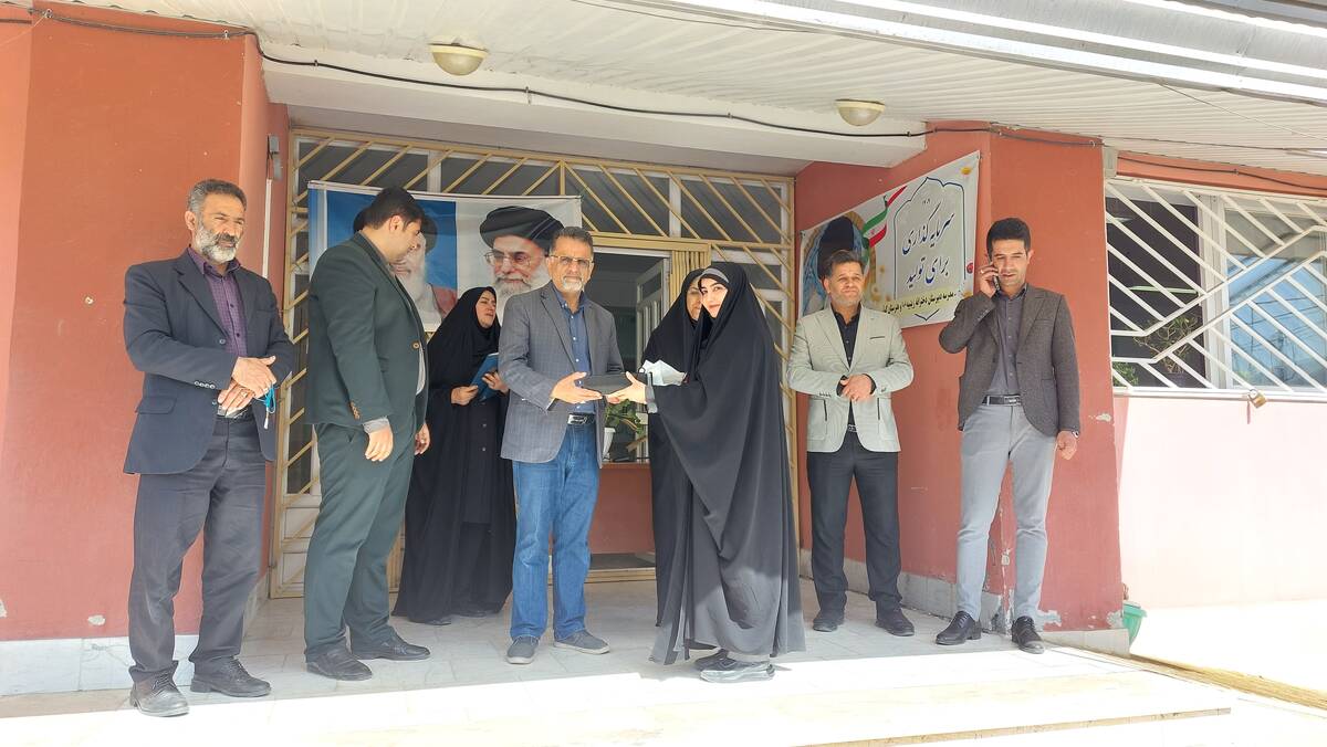 نواخته شدن زنگ سپاس معلم در دبیرستان زینبیه بلده