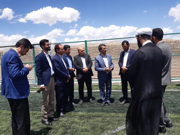 افتتاح زمین چمن مصنوعی در دبستان شهید اسفندیاری شهرستان هلیلان 