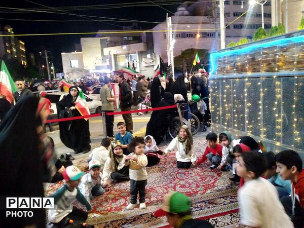 تجمع مردمی در میدان یاقوت ؛ هم‌صدایی مردم برای دفاع از خاک ایران