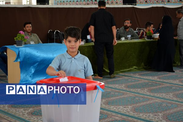 حماسه پرشور مردم نیشابور پای صندوق رأی