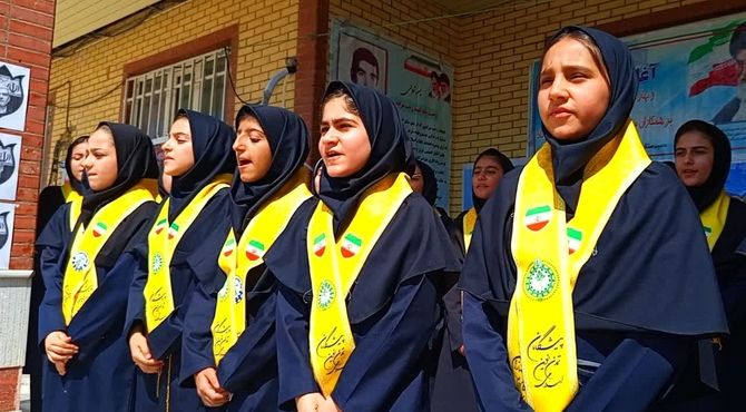 جشن جوانه‌ها در دبیرستان هیأت امنایی فرزانگان شهرستان باشت