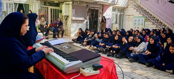 جشن ولادت صاحب الزمان در مدرسه صالحین 
